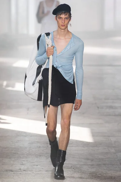 Look 28